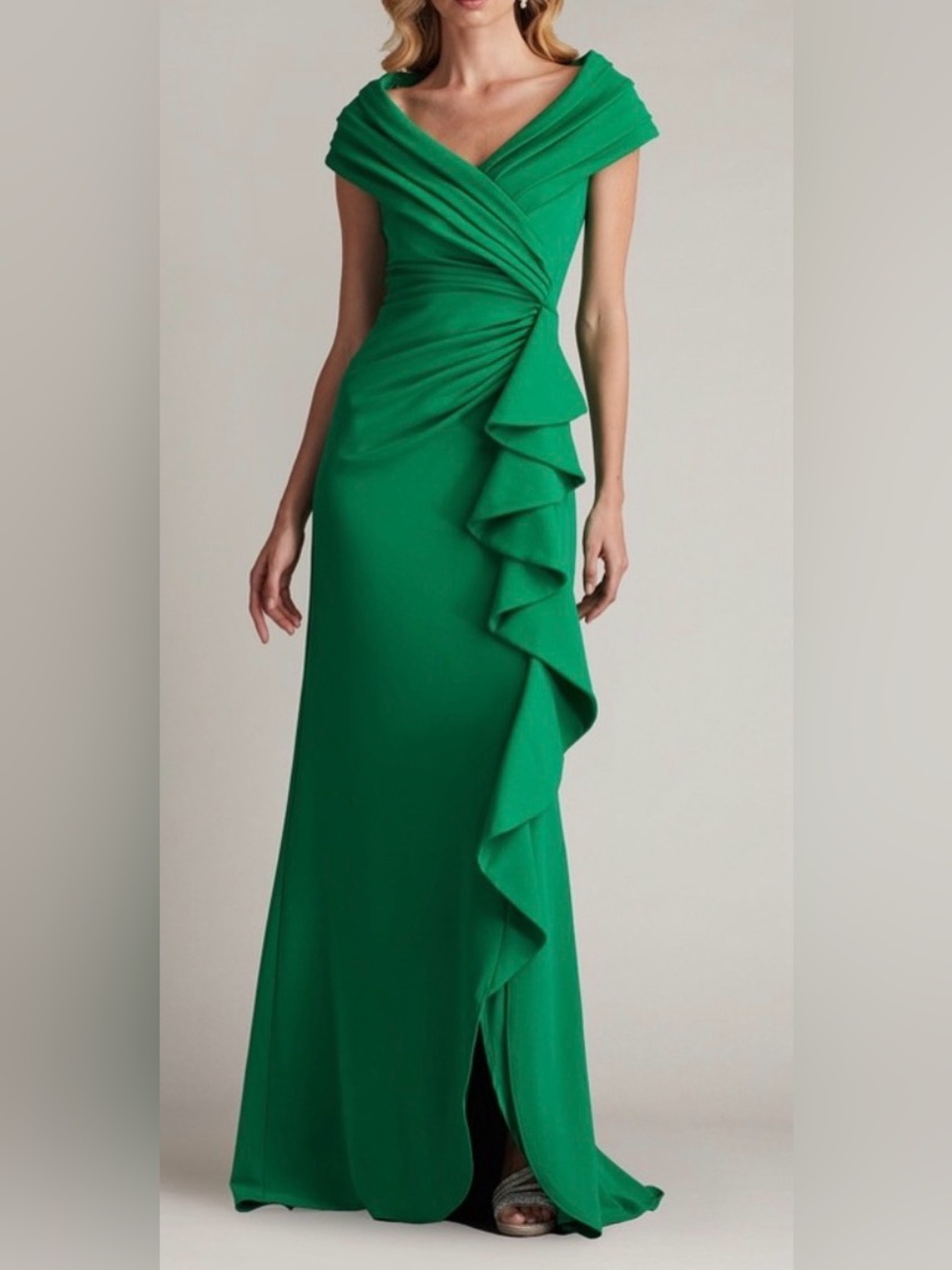 NEW TADASHI SHOJI TALISE waterfall Cascade Green Ruffle Portrait Neck Gown sz L
